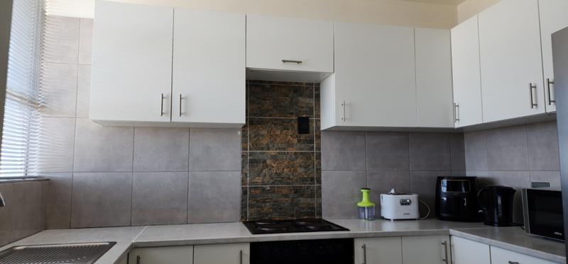 2 Bedroom Property for Sale in Goodwood Central Western Cape